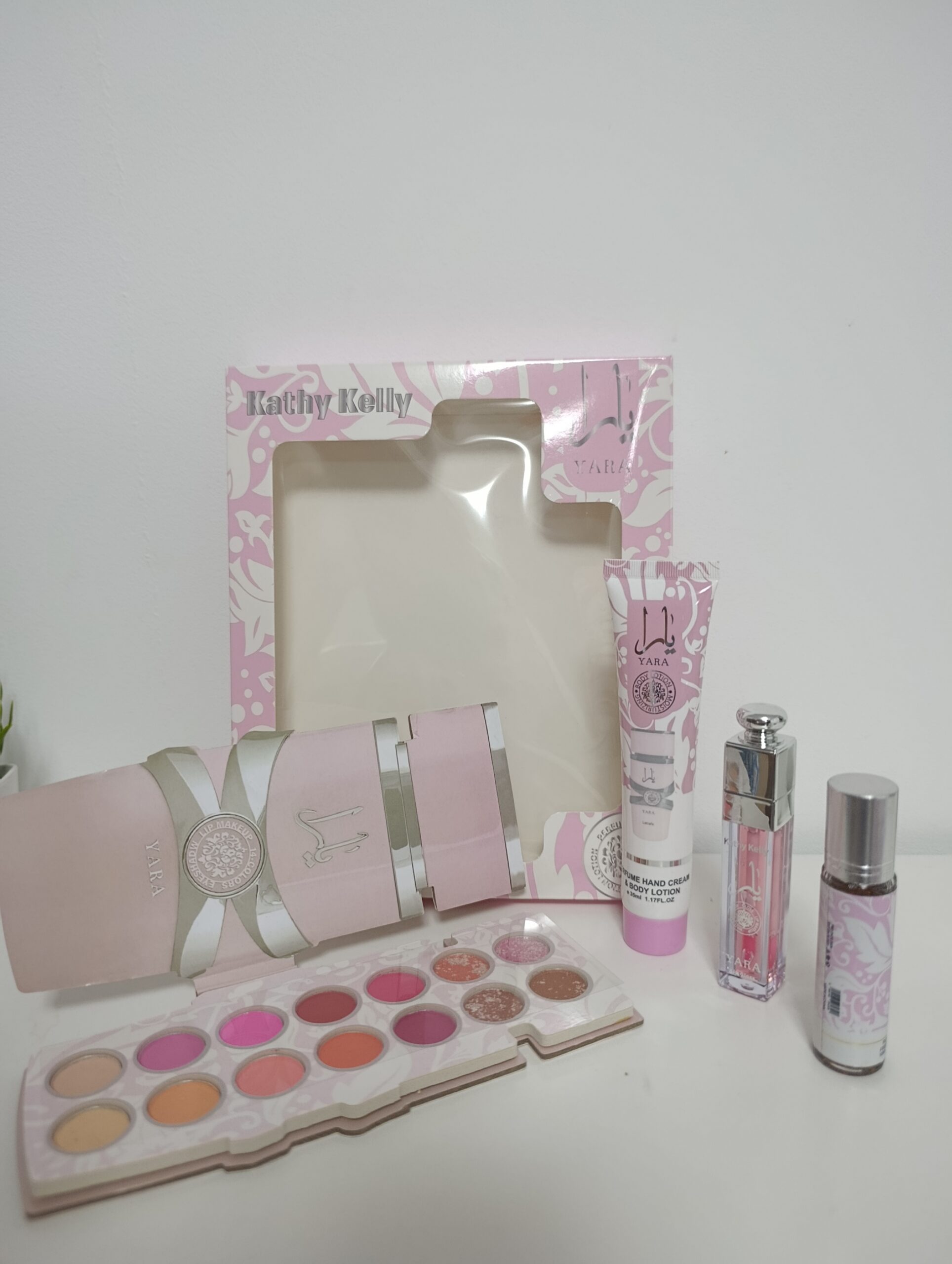 🌸 Set de Maquillaje & Perfume YARA/CANDY – Edición Especial 💖✨ - Imagen 3