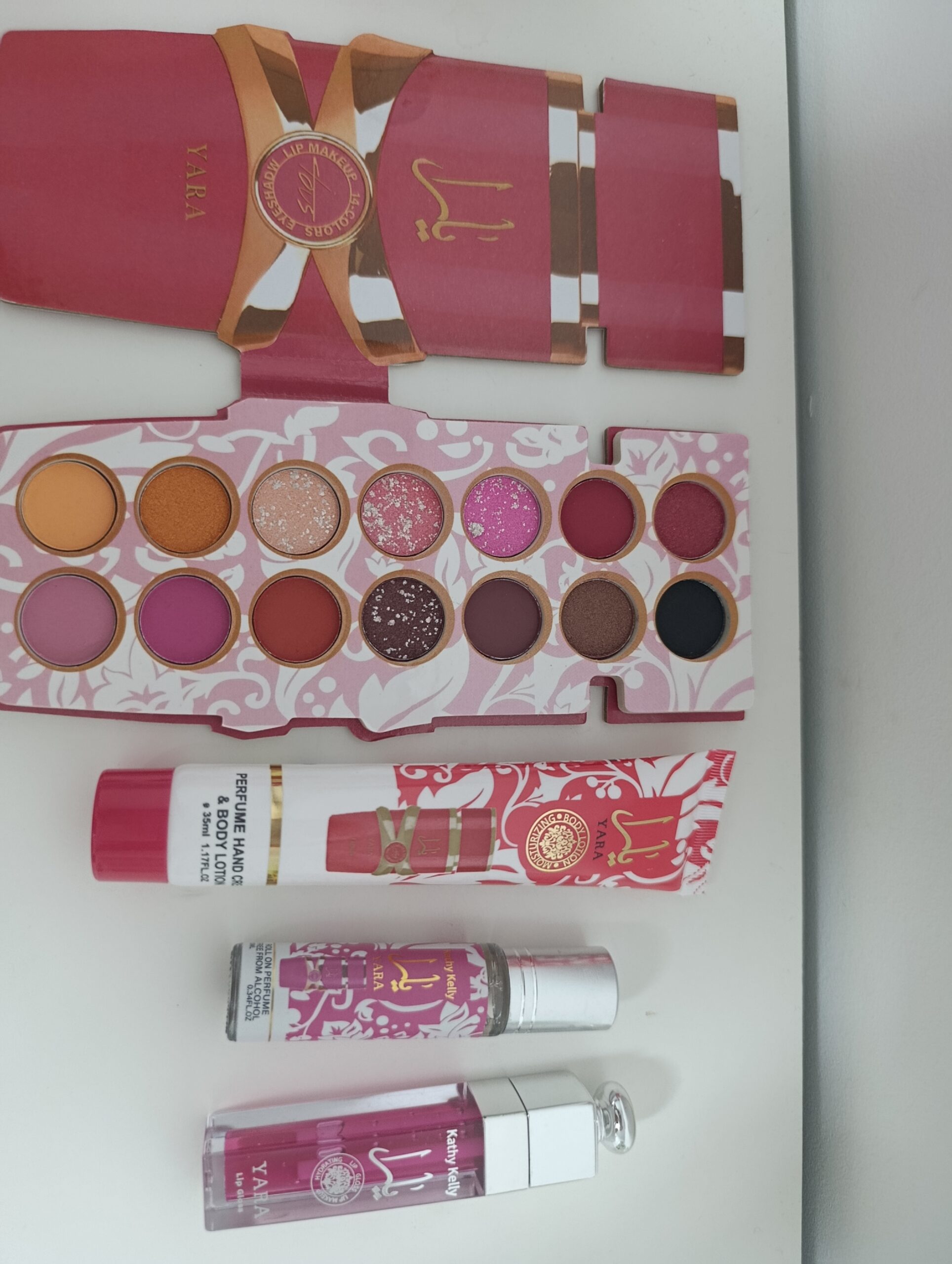 🌸 Set de Maquillaje & Perfume YARA/CANDY – Edición Especial 💖✨ - Imagen 2