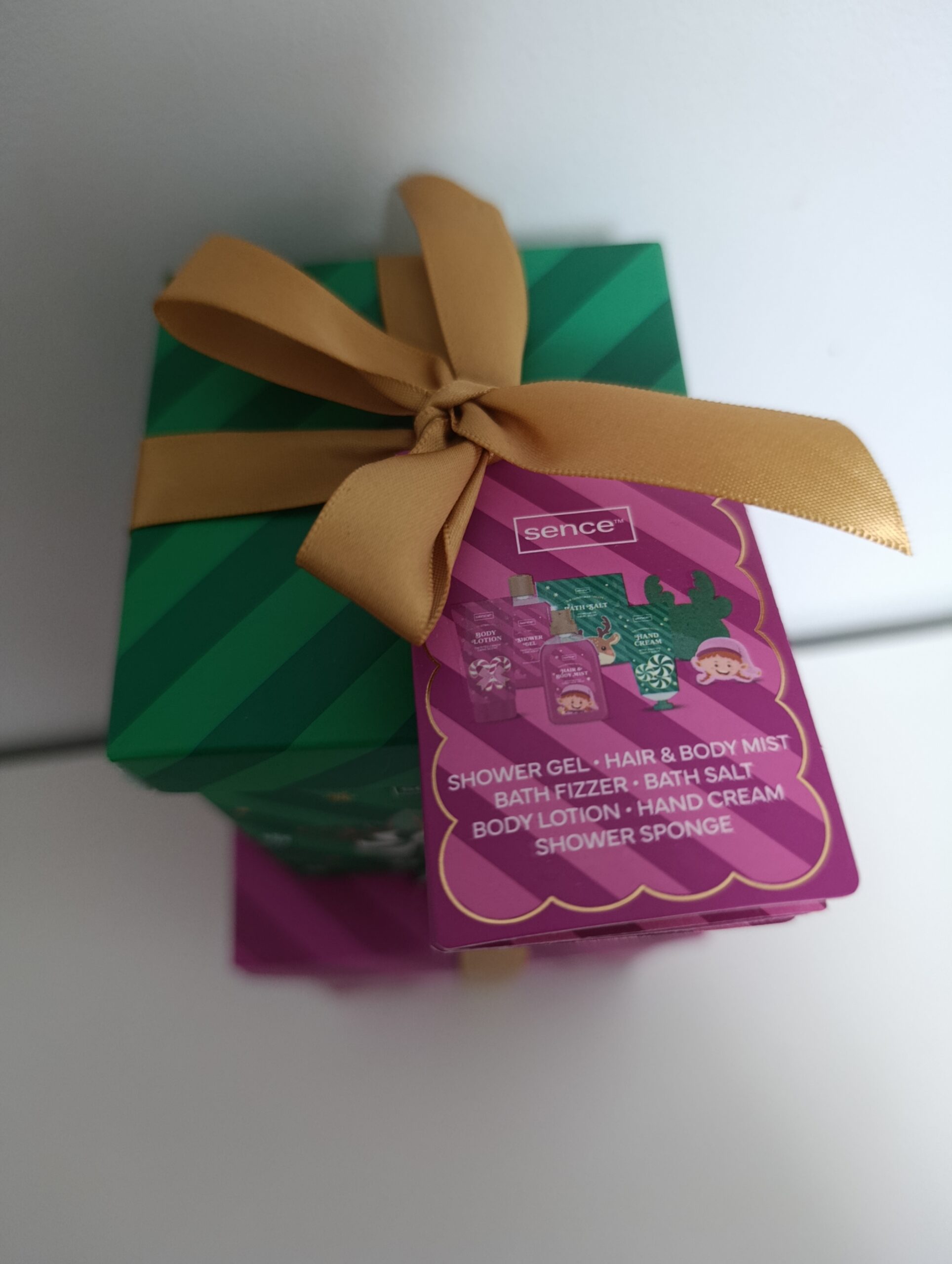Set de Cuidado Corporal Navideño en Torre de Cajas Sence Beauty ✨ - Imagen 2
